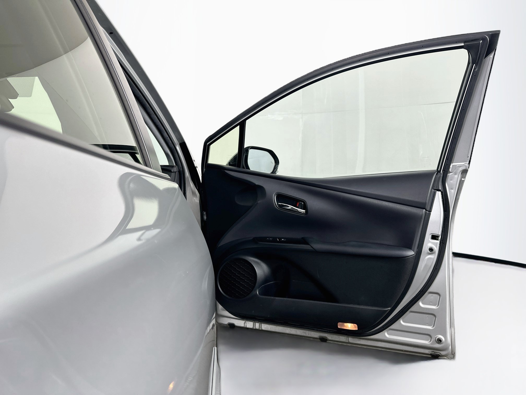 Used 2017 Toyota Prius Four FWD image 31