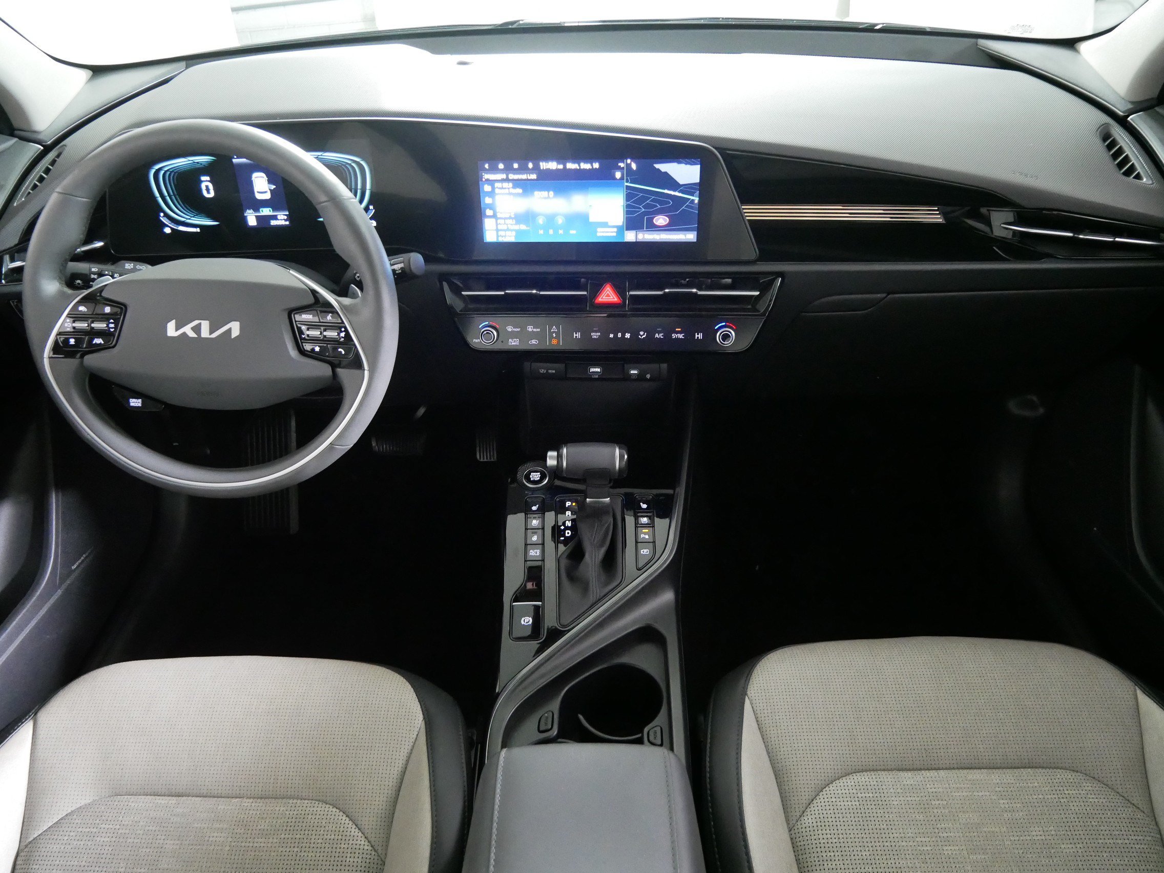 Used 2024 Kia Niro FWD image 10
