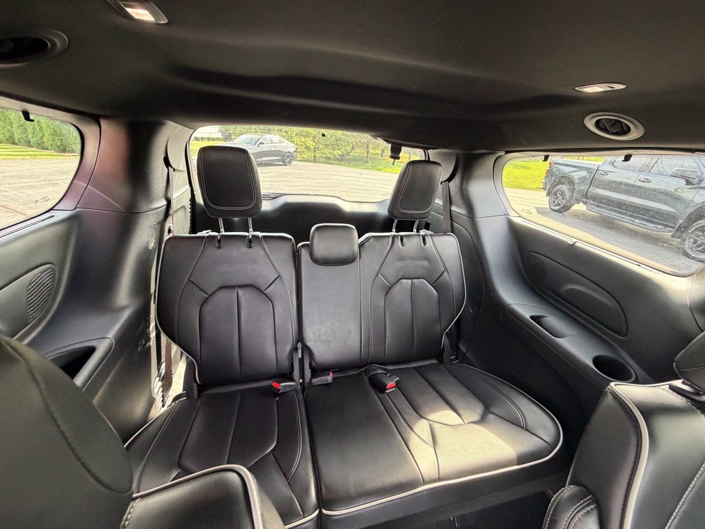 Used 2025 Chrysler Pacifica Limited FWD image 14