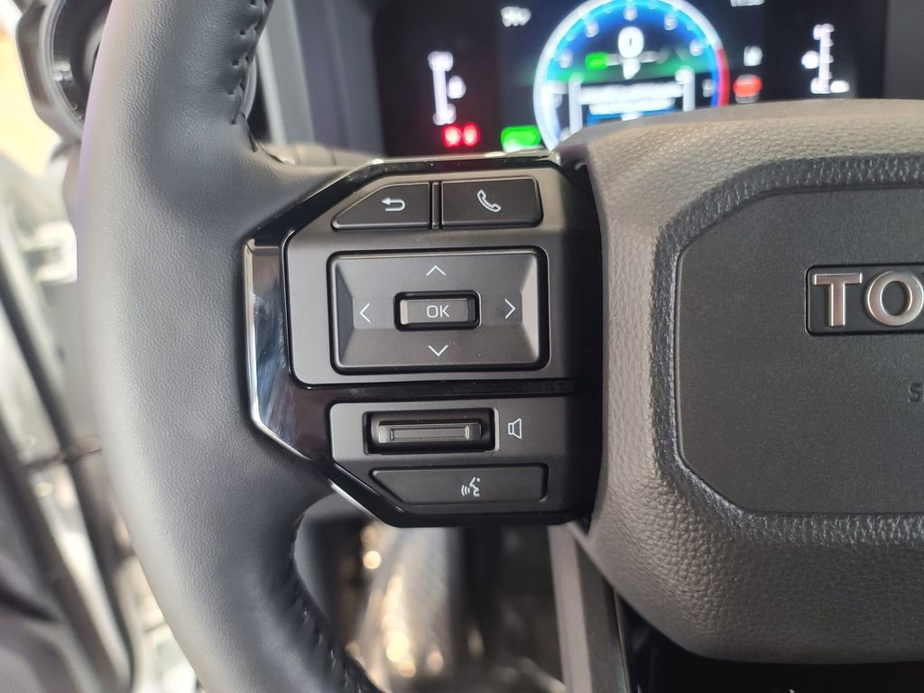 Used 2025 Toyota Land Cruiser image 27