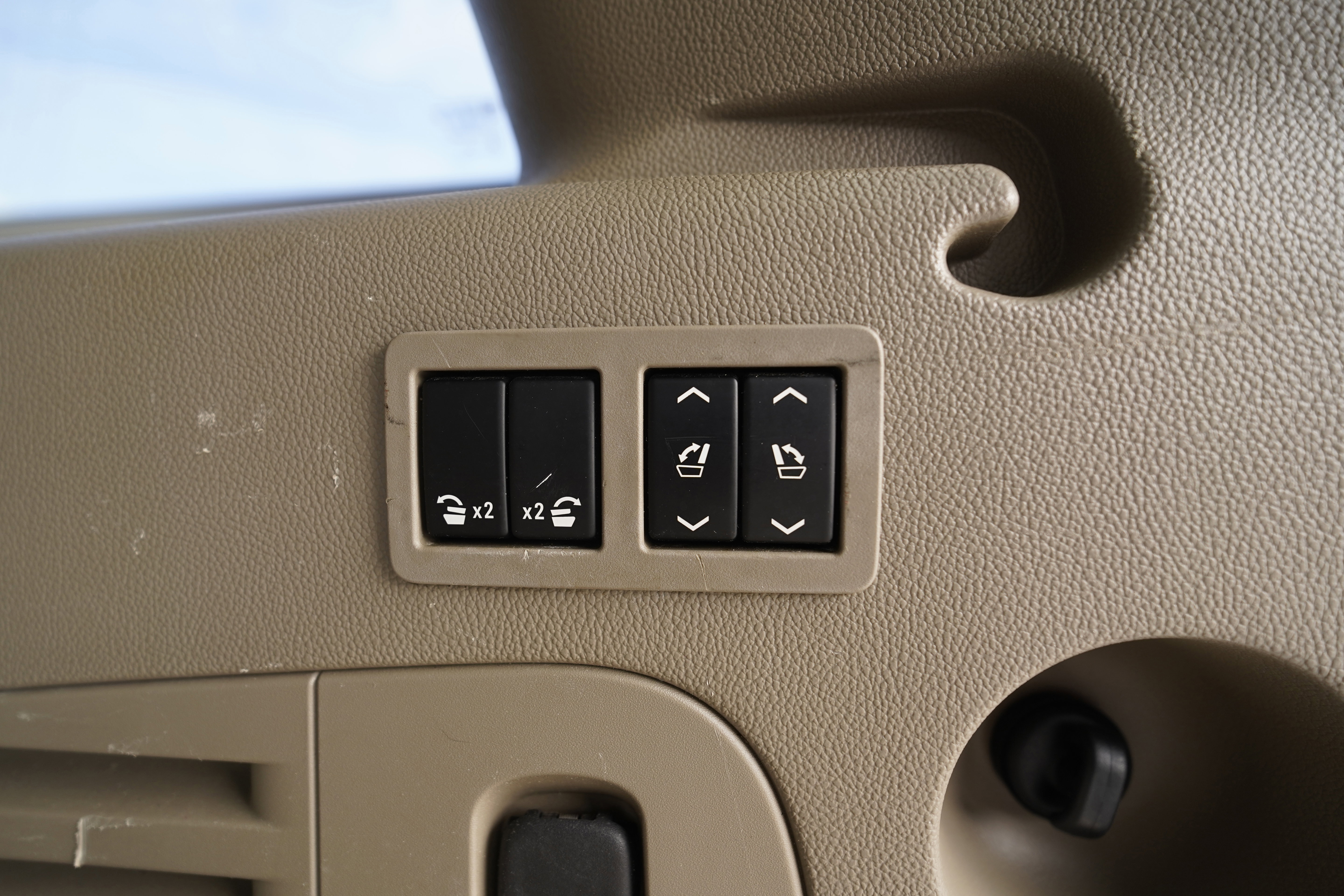 Used 2016 GMC Yukon XL SLT image 50