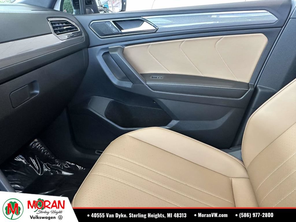 Certified 2023 Volkswagen Tiguan SE R-Line AWD/4WD image 34