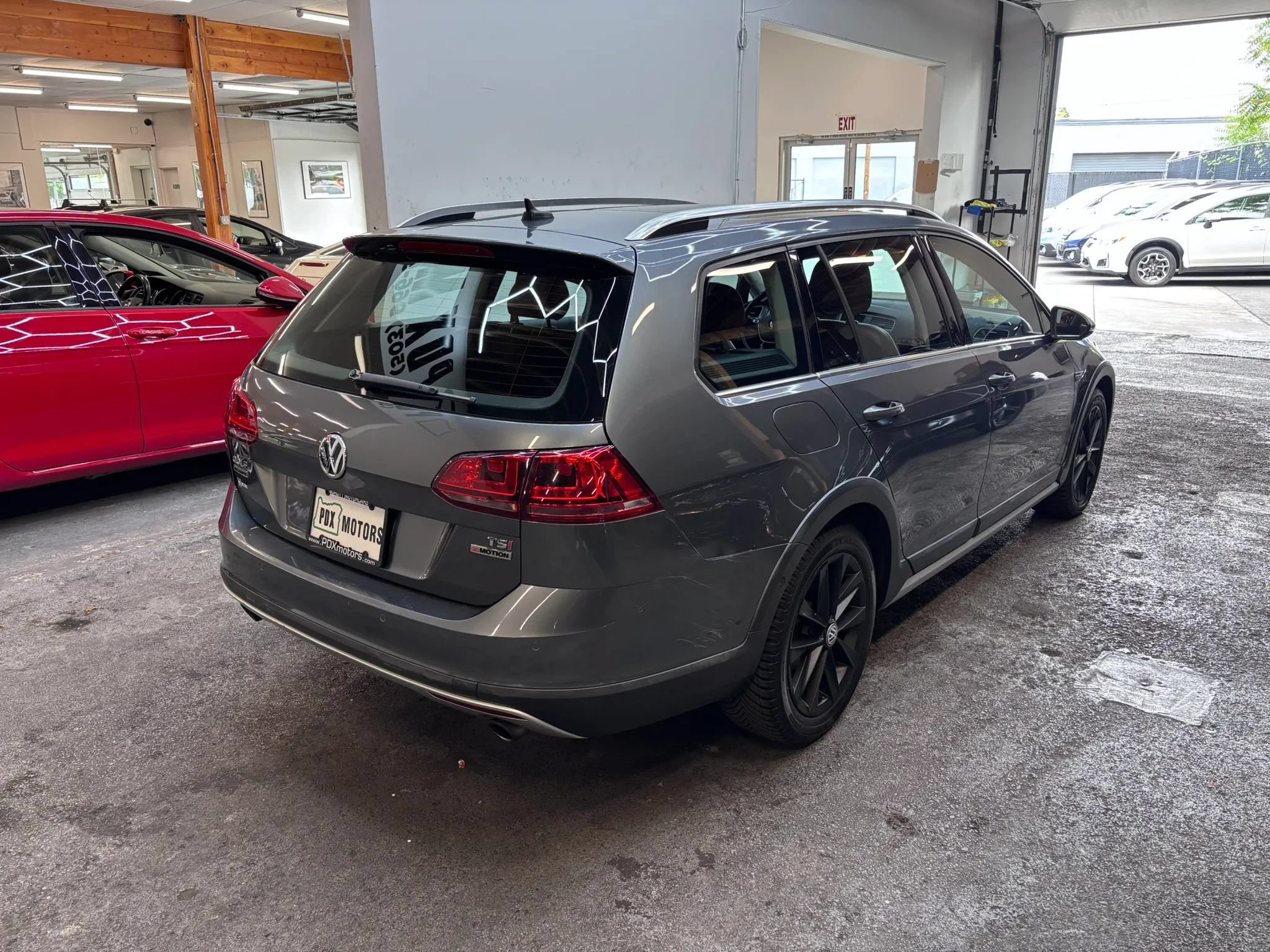 Used 2017 Volkswagen Golf Alltrack SE AWD/4WD image 6