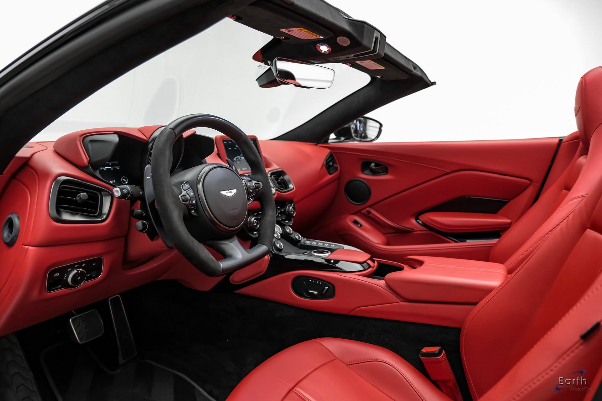 Used 2022 Aston Martin V8 Vantage Roadster RWD image 41