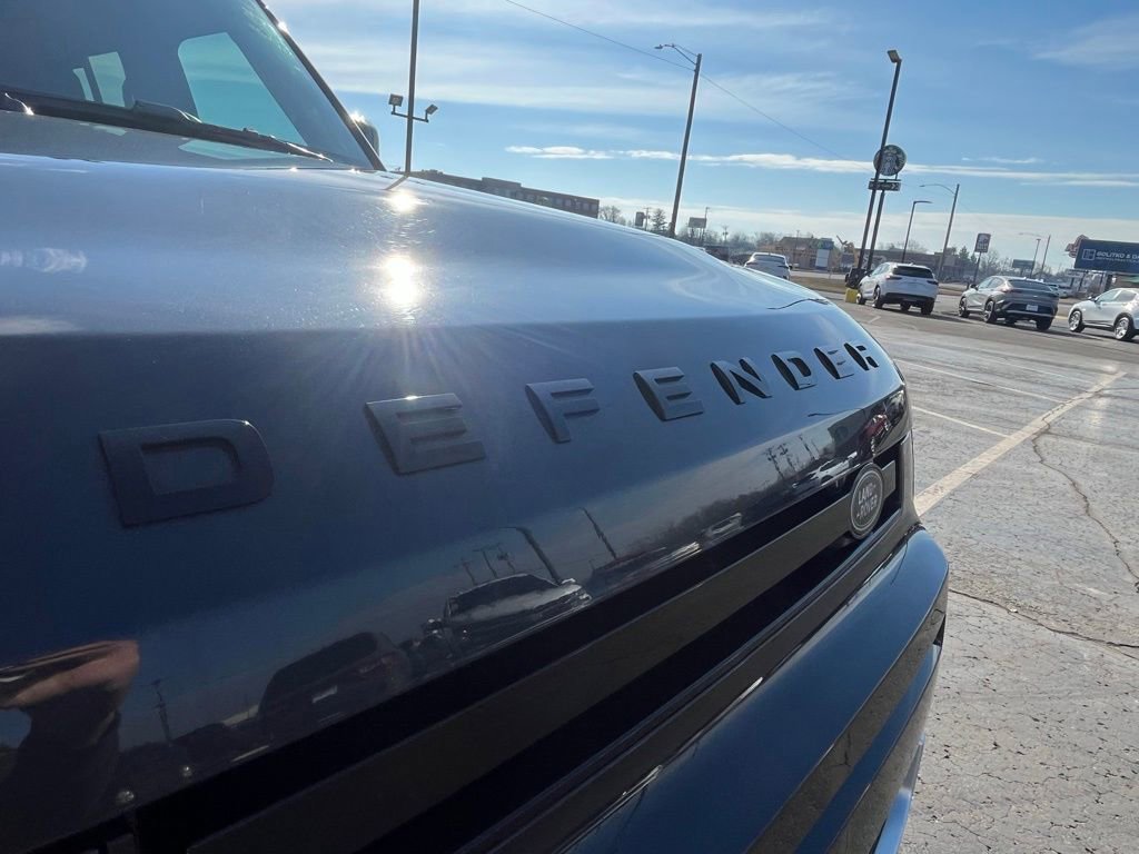Used 2023 Land Rover Defender 110 SE image 13