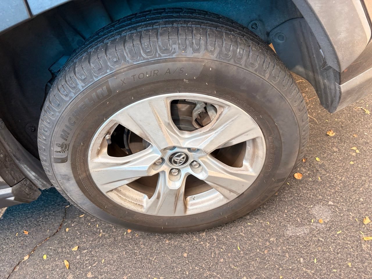 Used 2019 Toyota RAV4 XLE AWD/4WD image 7