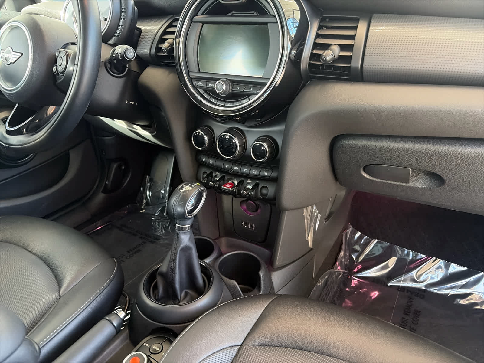 Used 2017 MINI Cooper 4-Door Hardtop FWD image 8