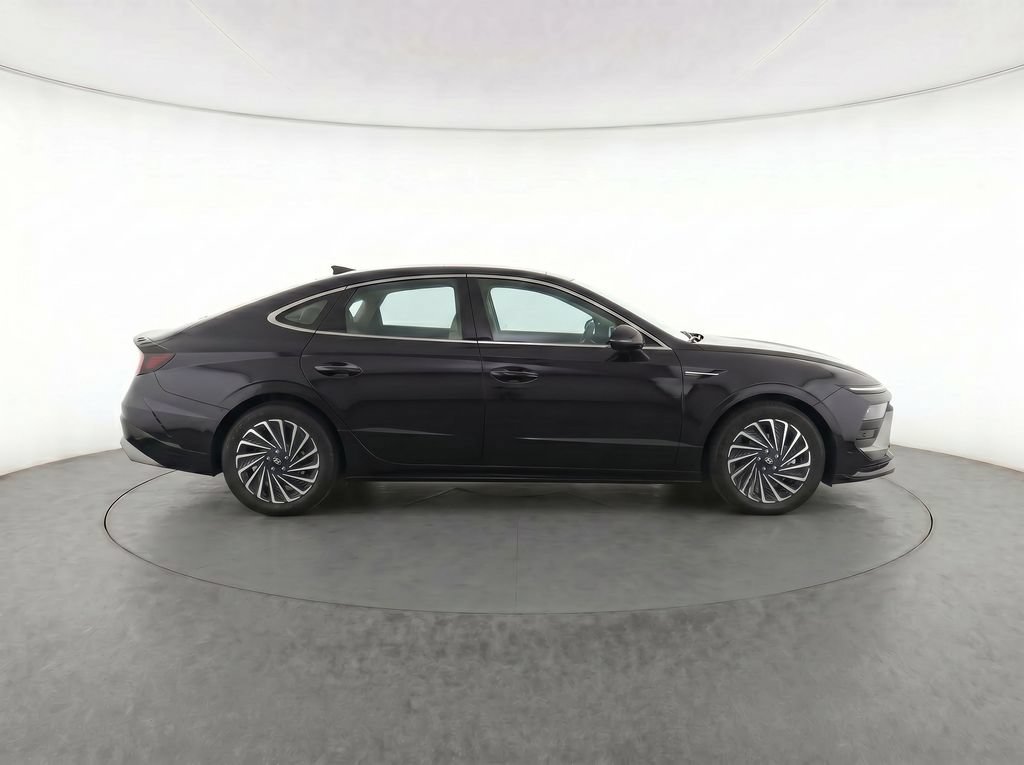 Certified 2025 Hyundai Sonata Limited FWD image 8