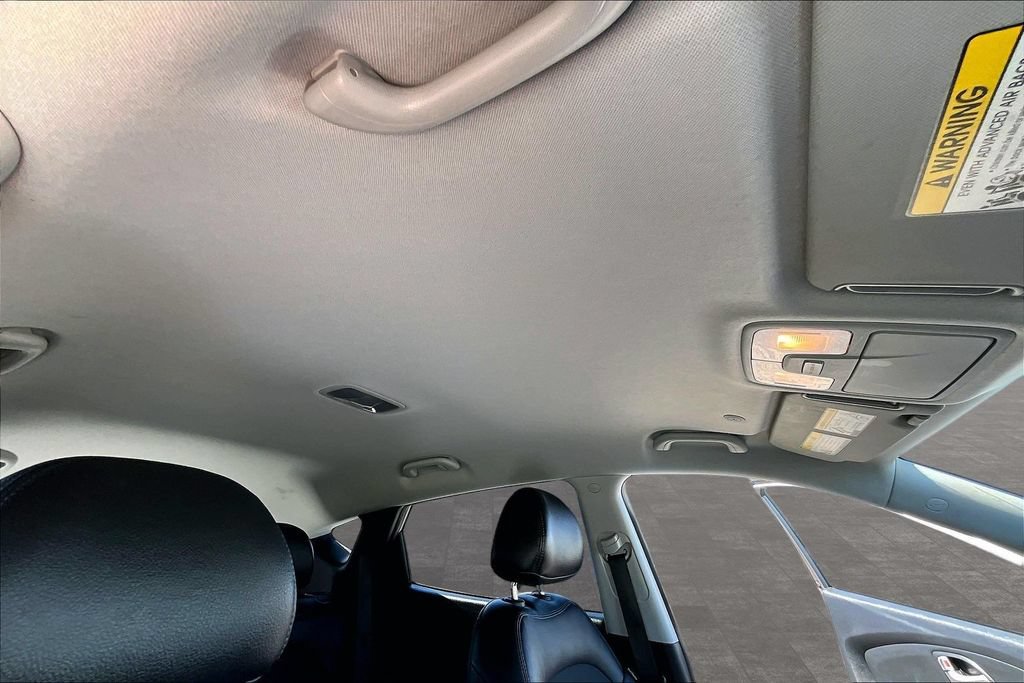 Used 2011 Hyundai Tucson GLS w/ Navigation Pkg 2 FWD image 11