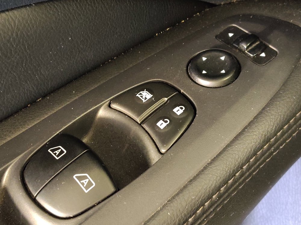 Used 2016 Nissan Pathfinder Platinum image 27