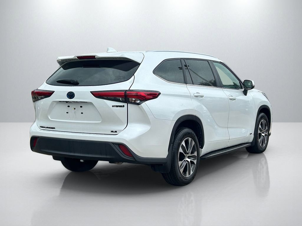 Used 2023 Toyota Highlander XLE image 5