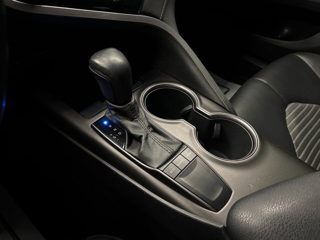 Used 2022 Toyota Camry SE image 16