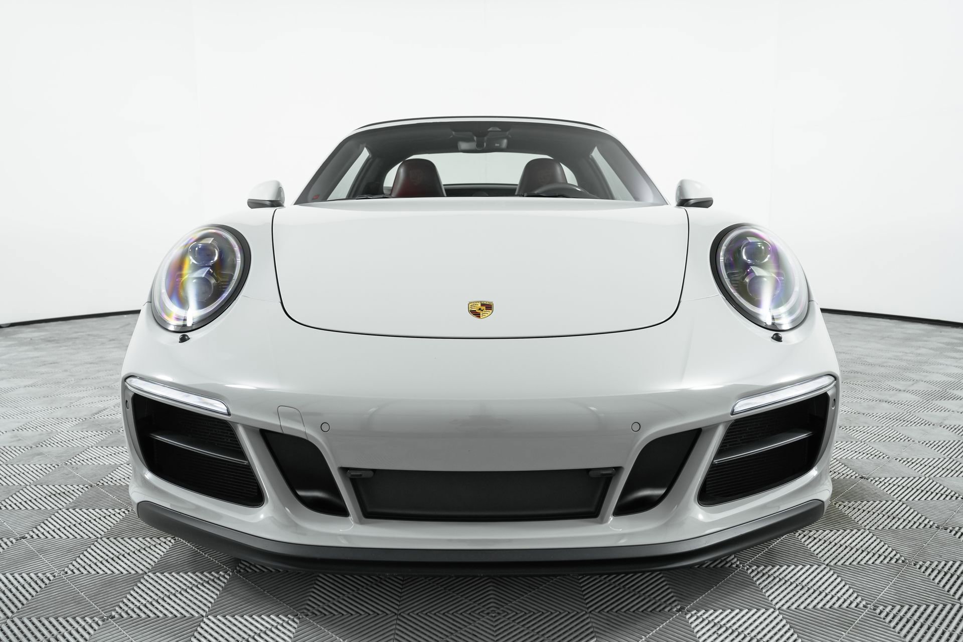 Used 2018 Porsche 911 Targa 4 GTS image 3