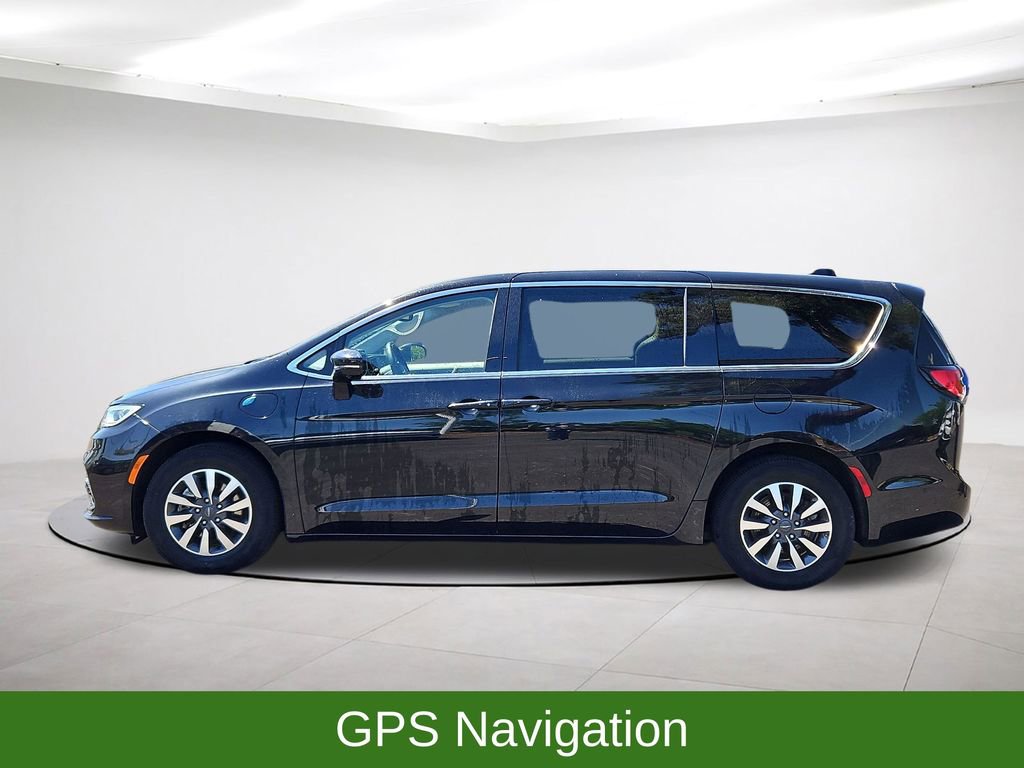 Used 2022 Chrysler Pacifica Touring-L w/ Uconnect Theater Family Group FWD image 4