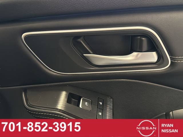 Certified 2025 Nissan Rogue Platinum w/ Tech Package AWD/4WD image 28