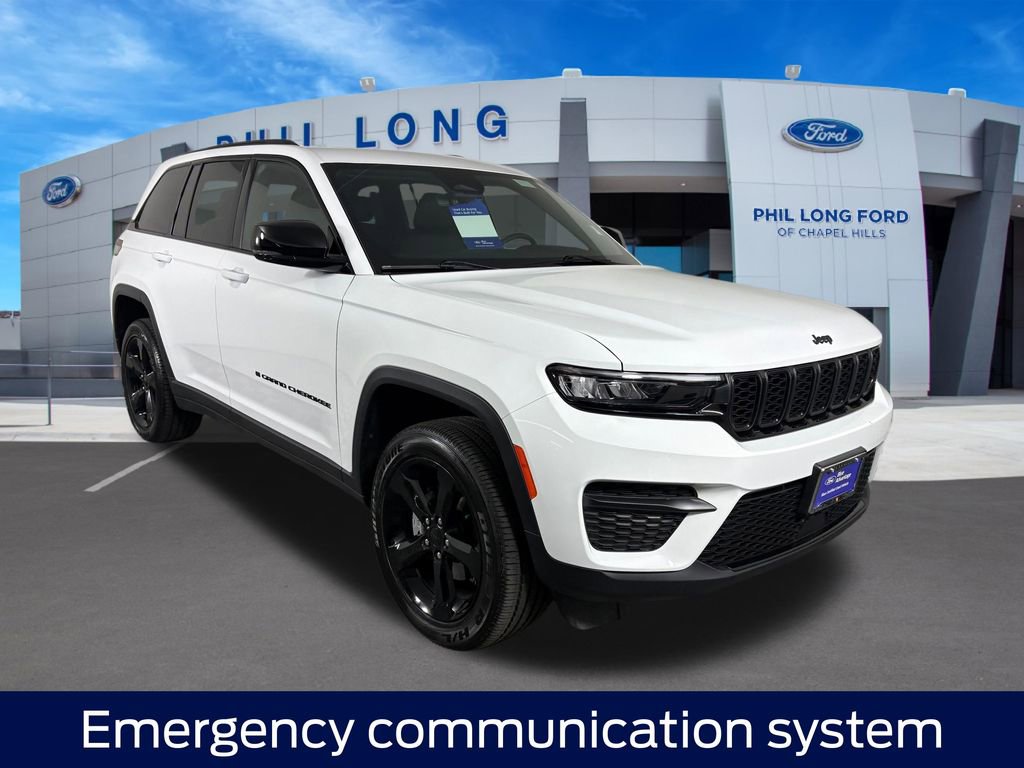 Used 2025 Jeep Grand Cherokee Altitude AWD/4WD image 7