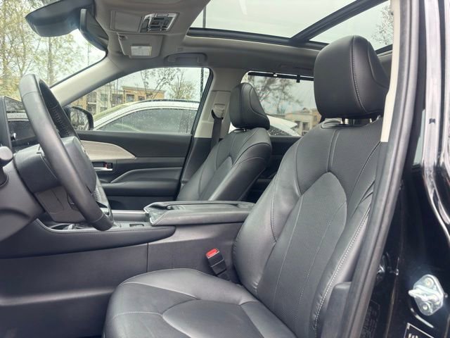 Used 2024 Toyota Grand Highlander image 5