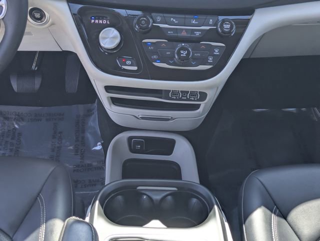 Used 2024 Chrysler Pacifica Touring-L image 21