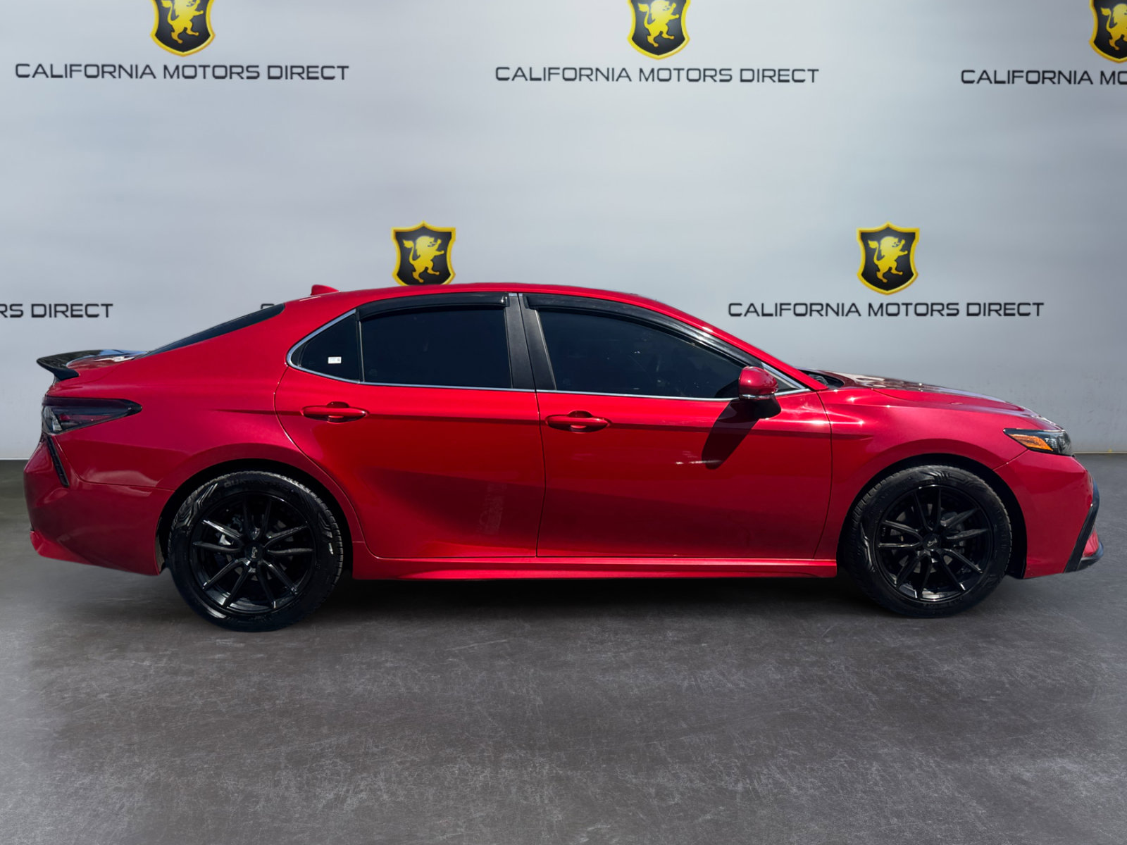 Used 2021 Toyota Camry SE w/ Cold Weather Package AWD/4WD image 6