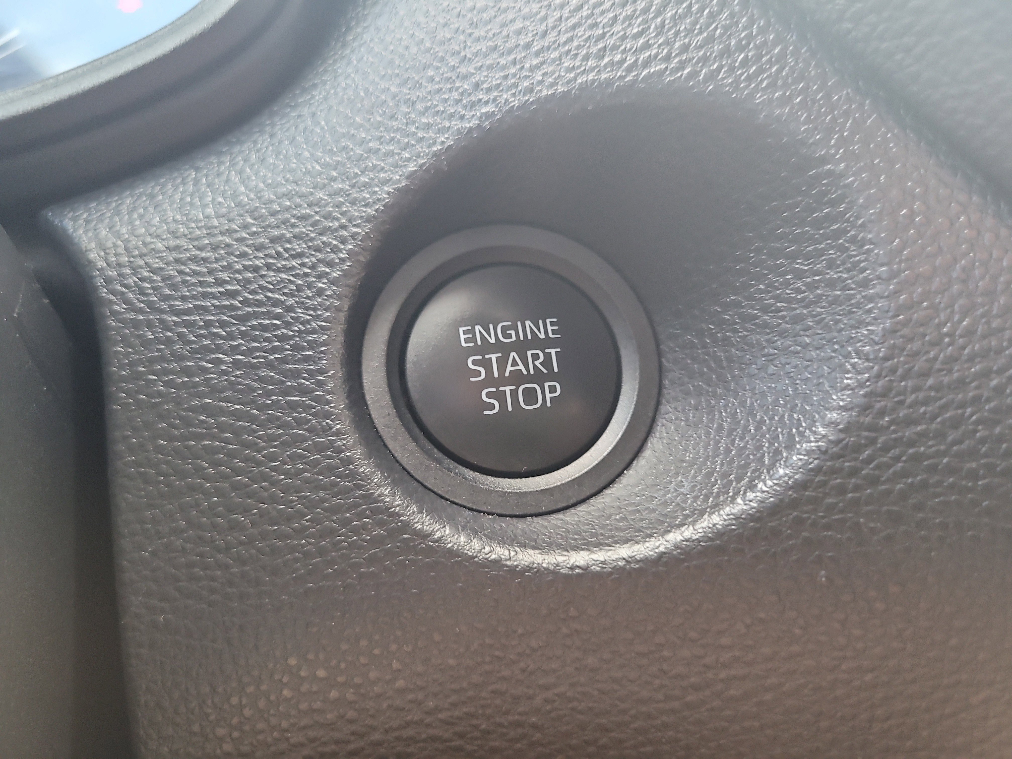 Used 2025 Toyota Corolla Cross LE image 27