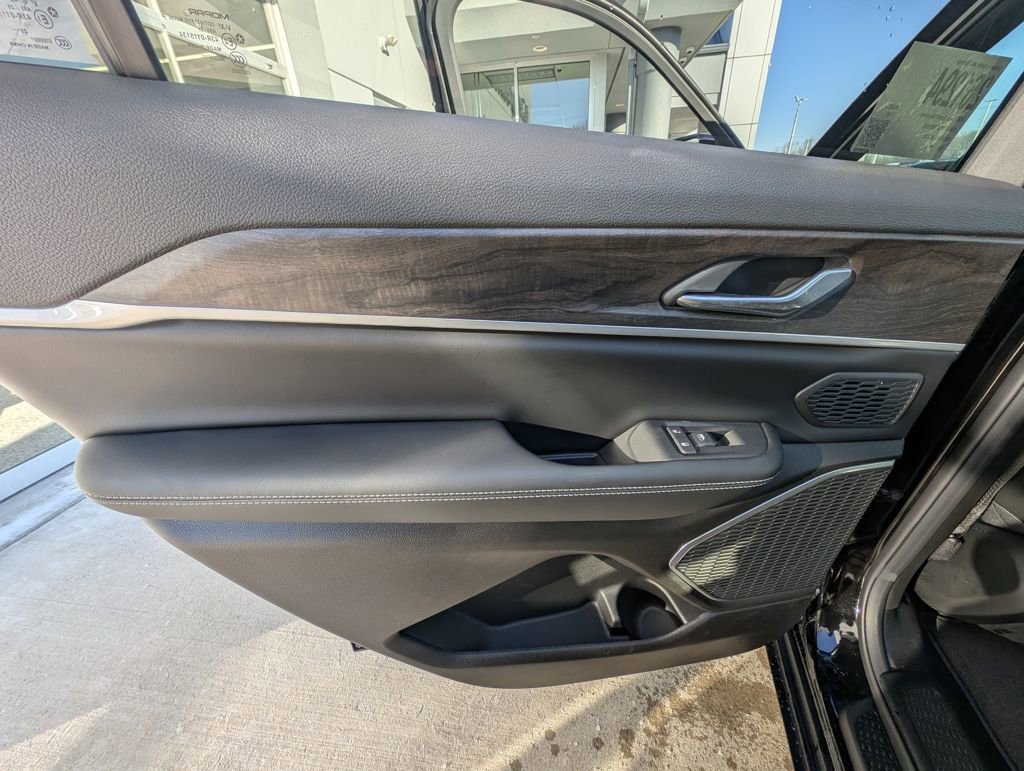 New 2026 Jeep Grand Cherokee L Limited w/ Limited Altitude Package image 46