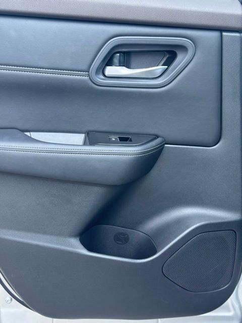 Used 2023 Nissan Rogue SL w/ SL Premium Package image 26