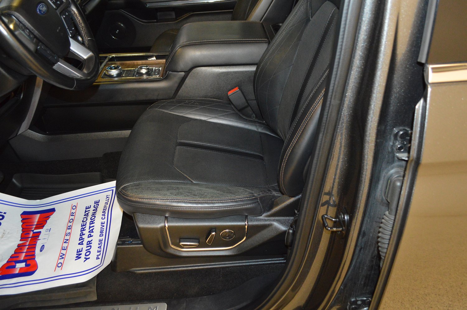 Used 2019 Ford Expedition Platinum AWD/4WD image 16