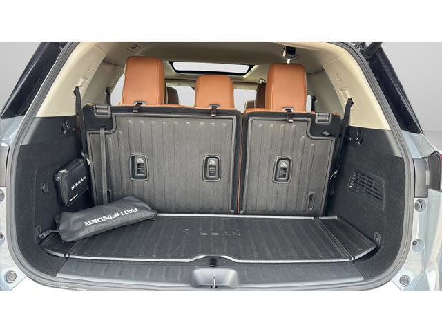 Used 2025 Nissan Pathfinder Platinum AWD/4WD image 12