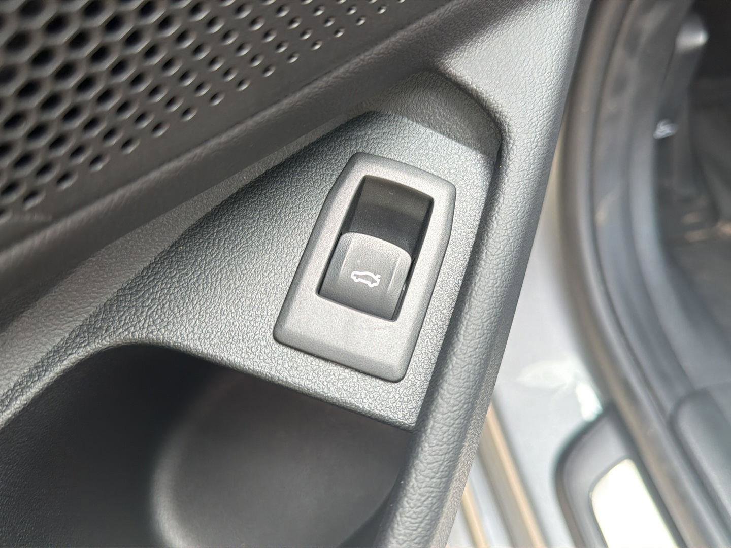 Used 2024 BMW 330i Sedan w/ Convenience Package image 19