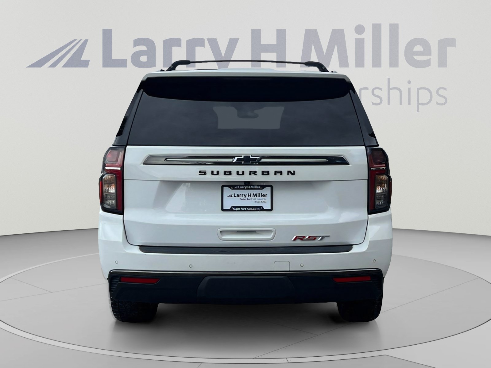 Used 2021 Chevrolet Suburban RST w/ Luxury Package AWD/4WD image 4