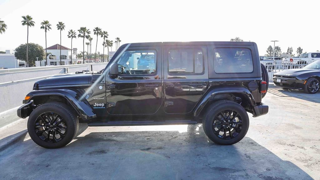 Used 2023 Jeep Wrangler Unlimited Sahara w/ Cold Weather Group image 14