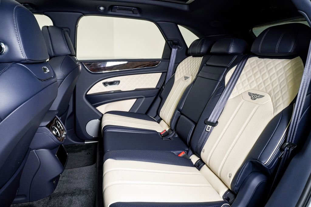 Used 2022 Bentley Bentayga AWD/4WD image 18