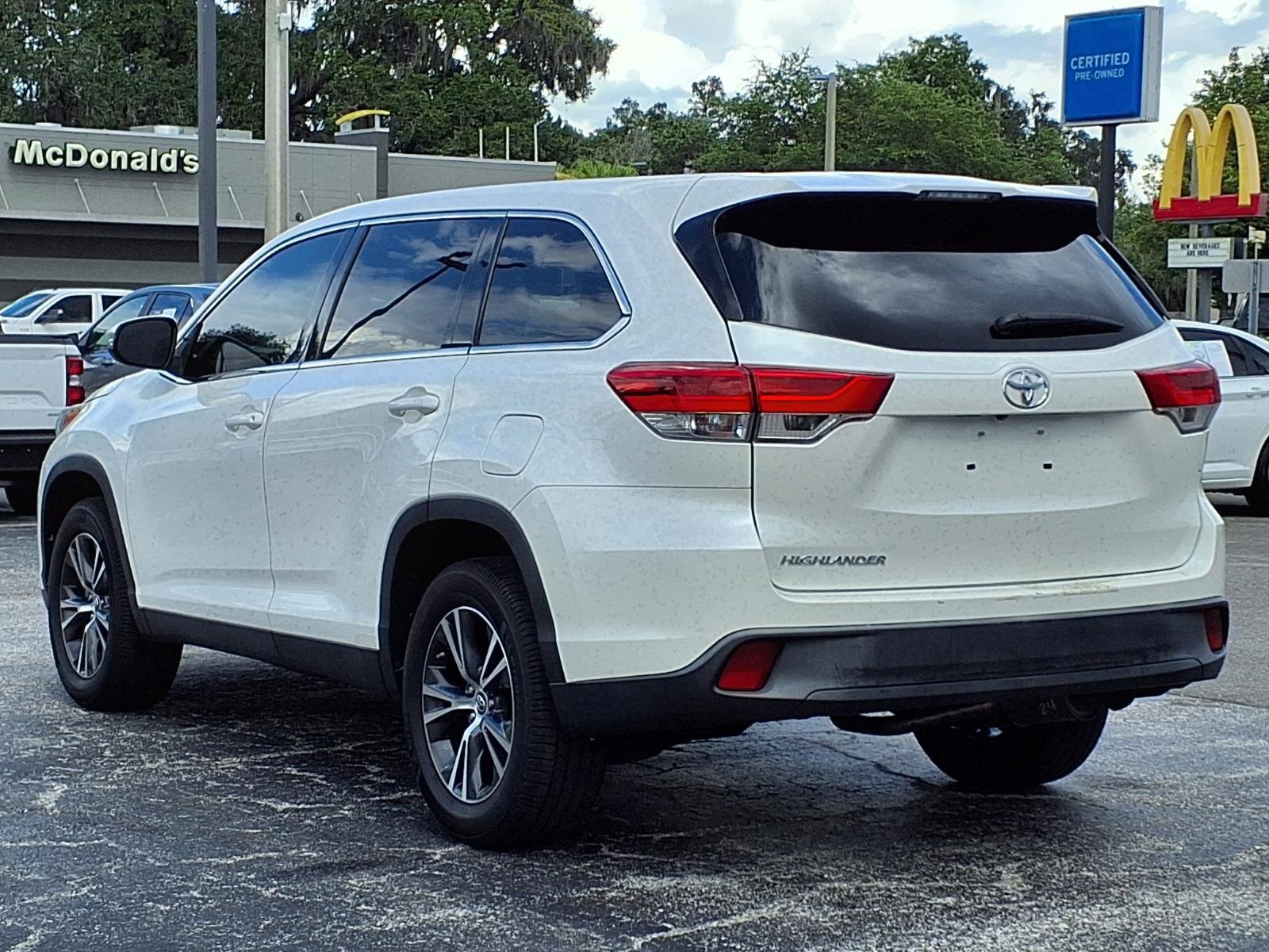 Used 2019 Toyota Highlander LE FWD image 24