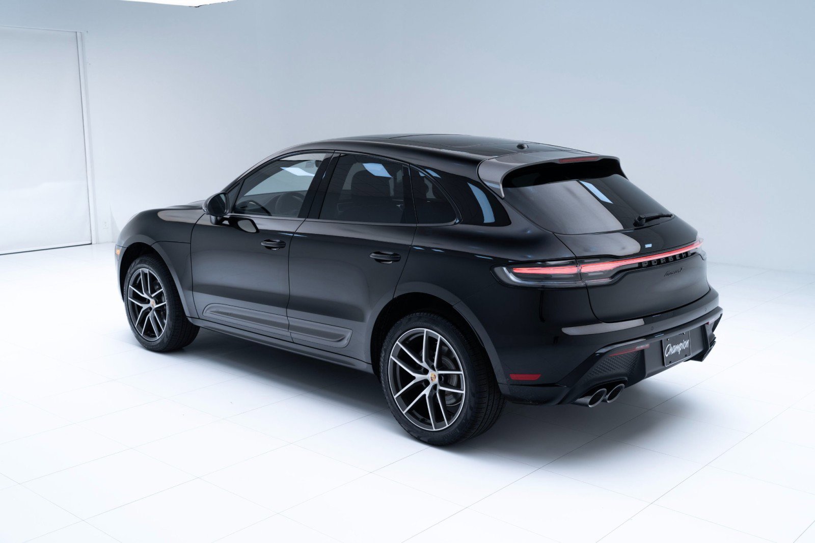 New 2025 Porsche Macan Turbo image 3