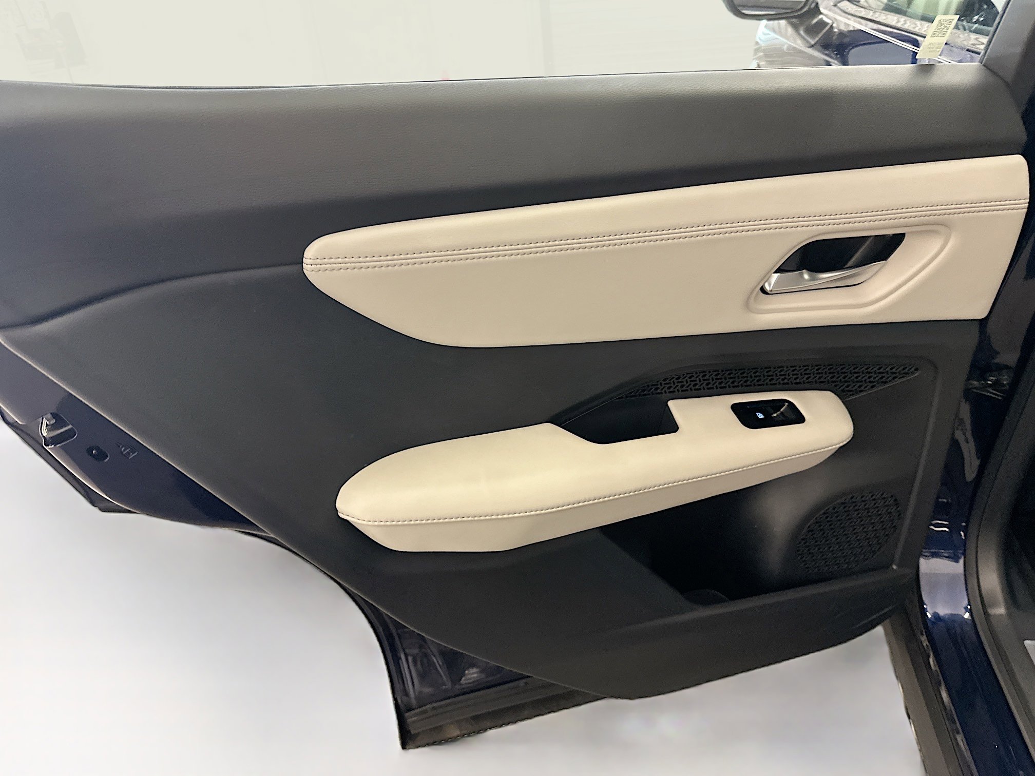 Used 2024 Nissan Ariya AWD image 27