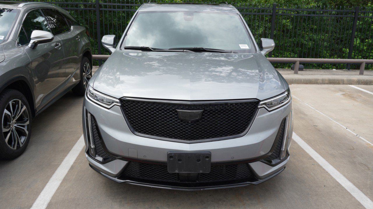 Used 2024 Cadillac XT6 Sport w/ Technology Package AWD/4WD image 2