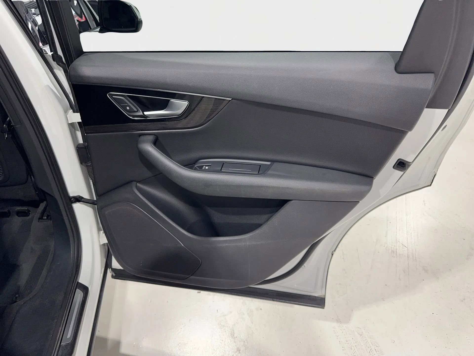 Used 2019 Audi Q7 3.0T Premium w/ Convenience Package image 34