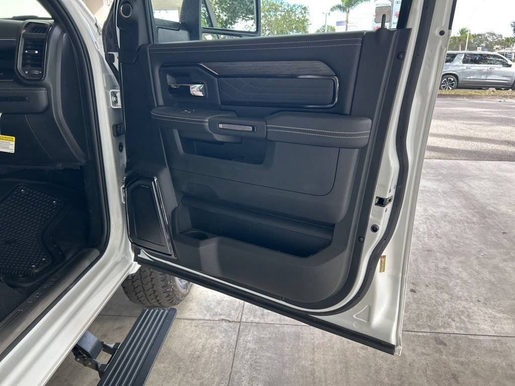 New 2026 RAM 3500 Limited AWD/4WD image 31
