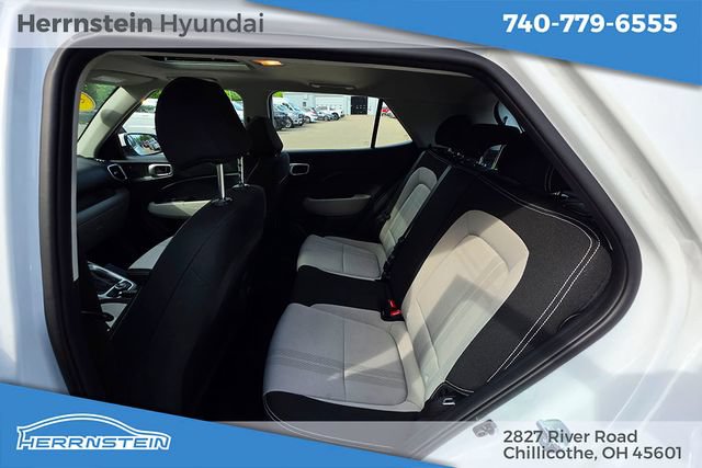 Used 2025 Hyundai Venue SEL FWD image 23