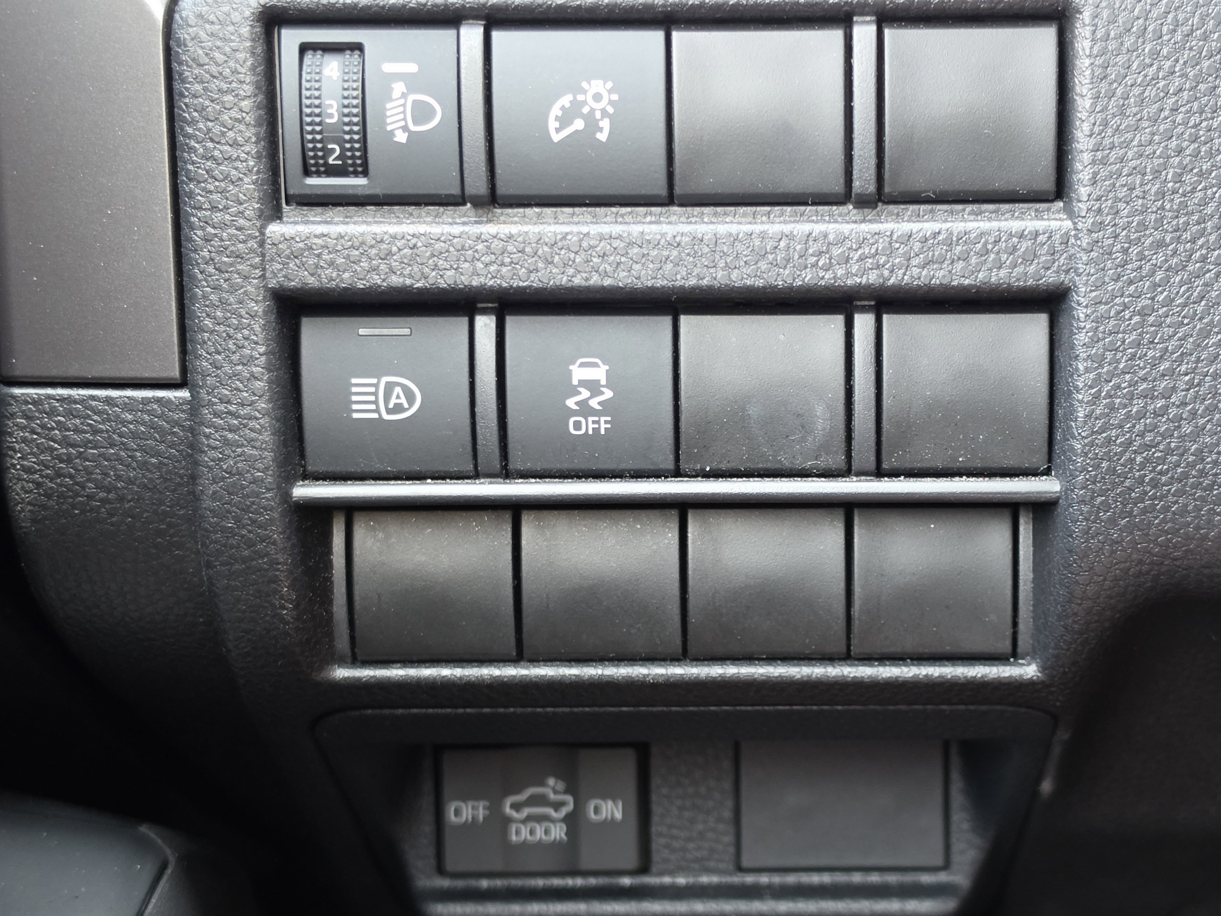 Certified 2025 Toyota Tacoma SR5 AWD/4WD image 14