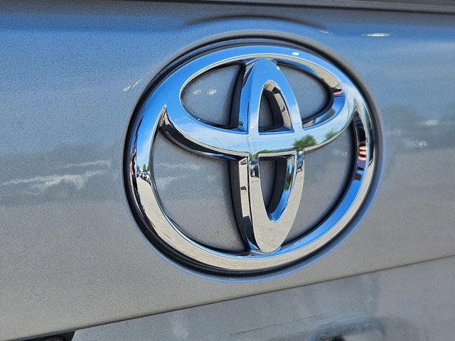 Used 2021 Toyota RAV4 LE FWD image 7