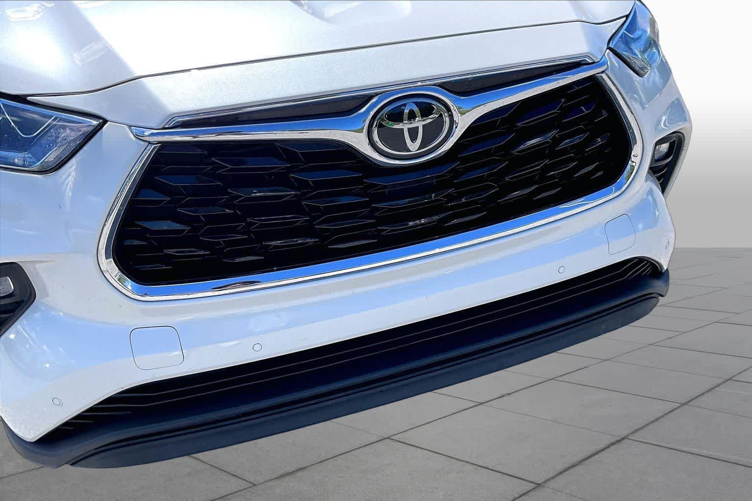 Used 2020 Toyota Highlander Limited FWD image 30