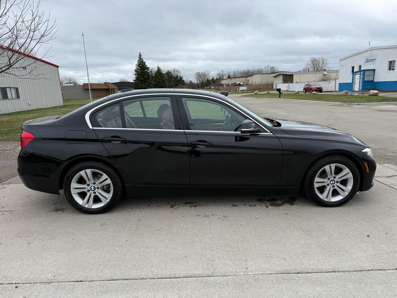 Used 2018 BMW 330i xDrive Sedan w/ Convenience Package image 4