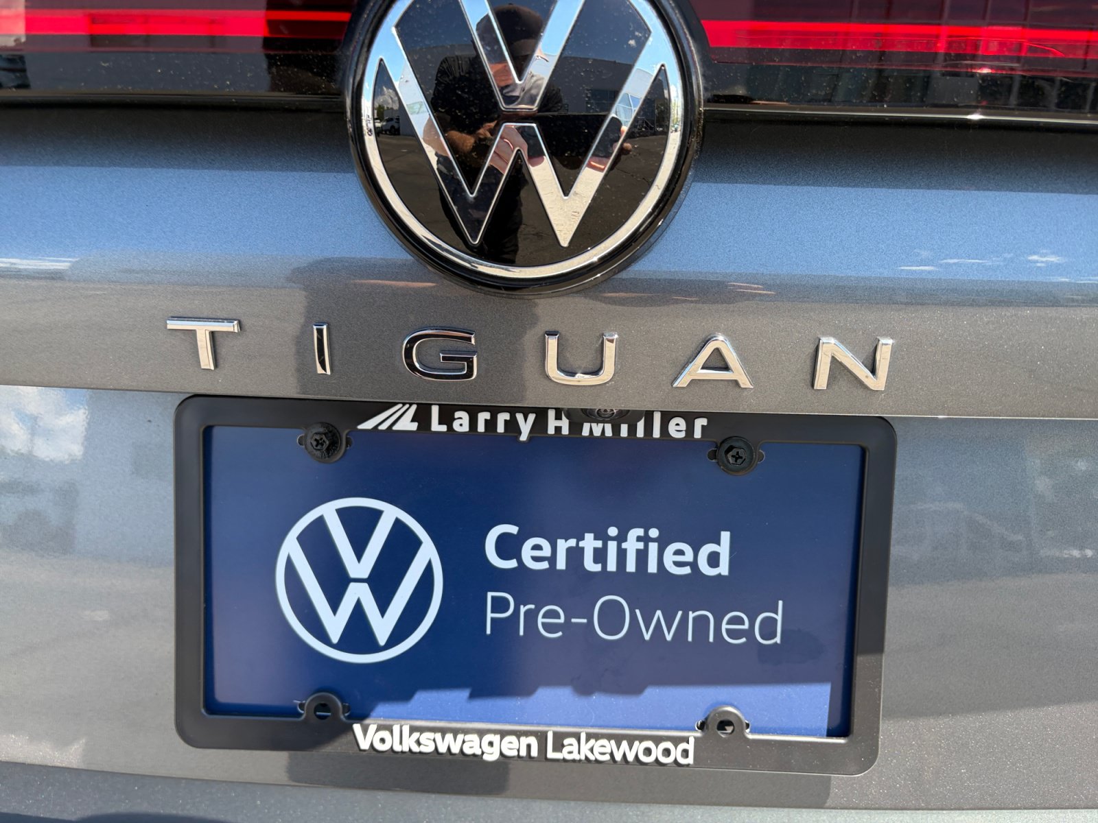 Used 2025 Volkswagen Tiguan SE w/ Panoramic Sunroof Package AWD/4WD image 24