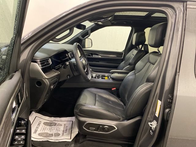 Used 2022 Jeep Wagoneer Series III w/ Premium Group I AWD/4WD image 8