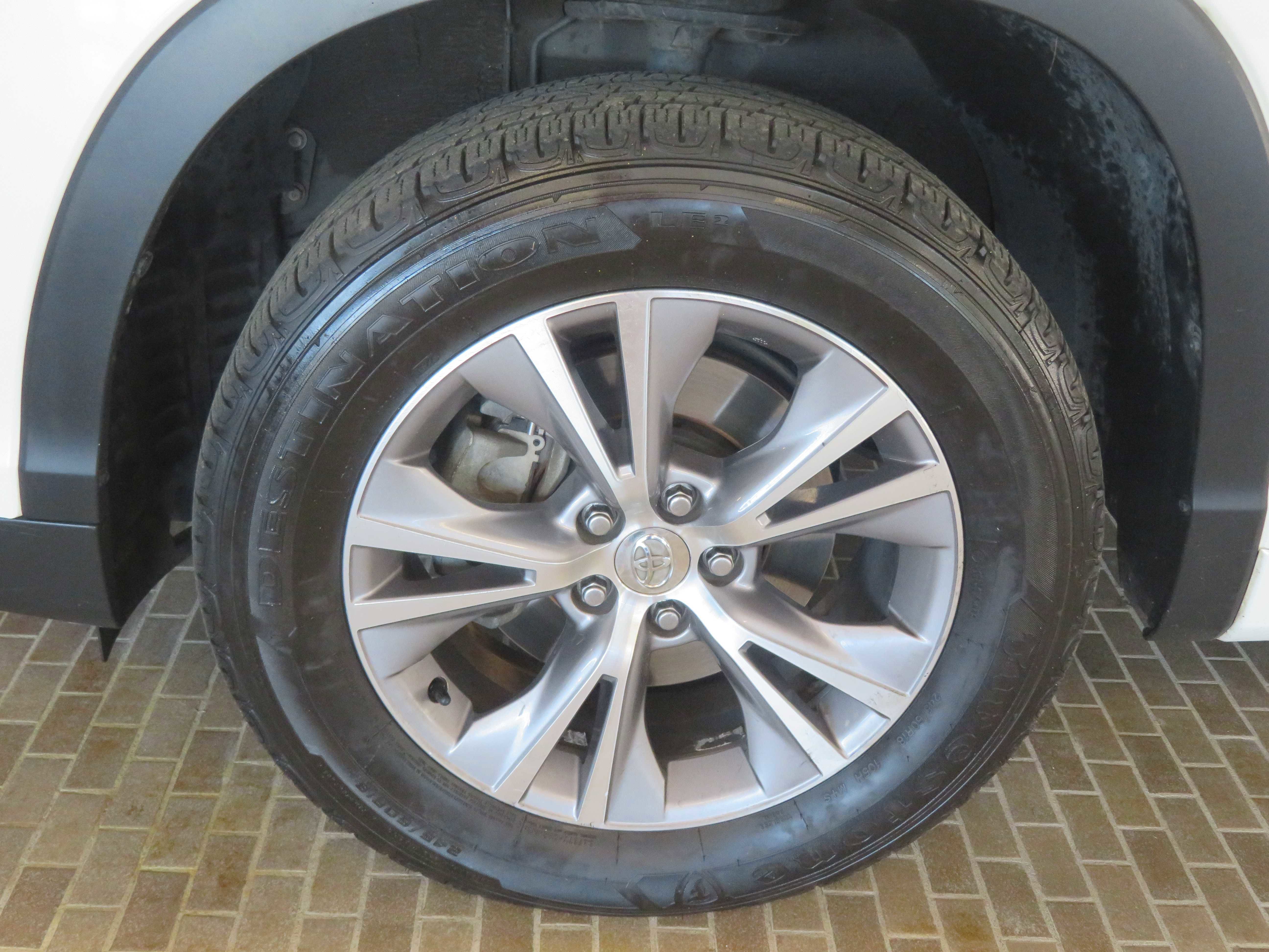Used 2014 Toyota Highlander Plus FWD image 7