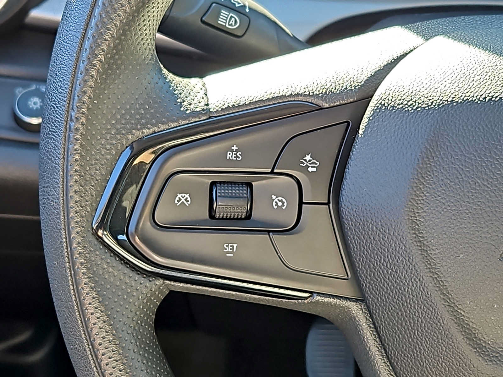 Used 2025 Chevrolet Trax LT FWD image 20