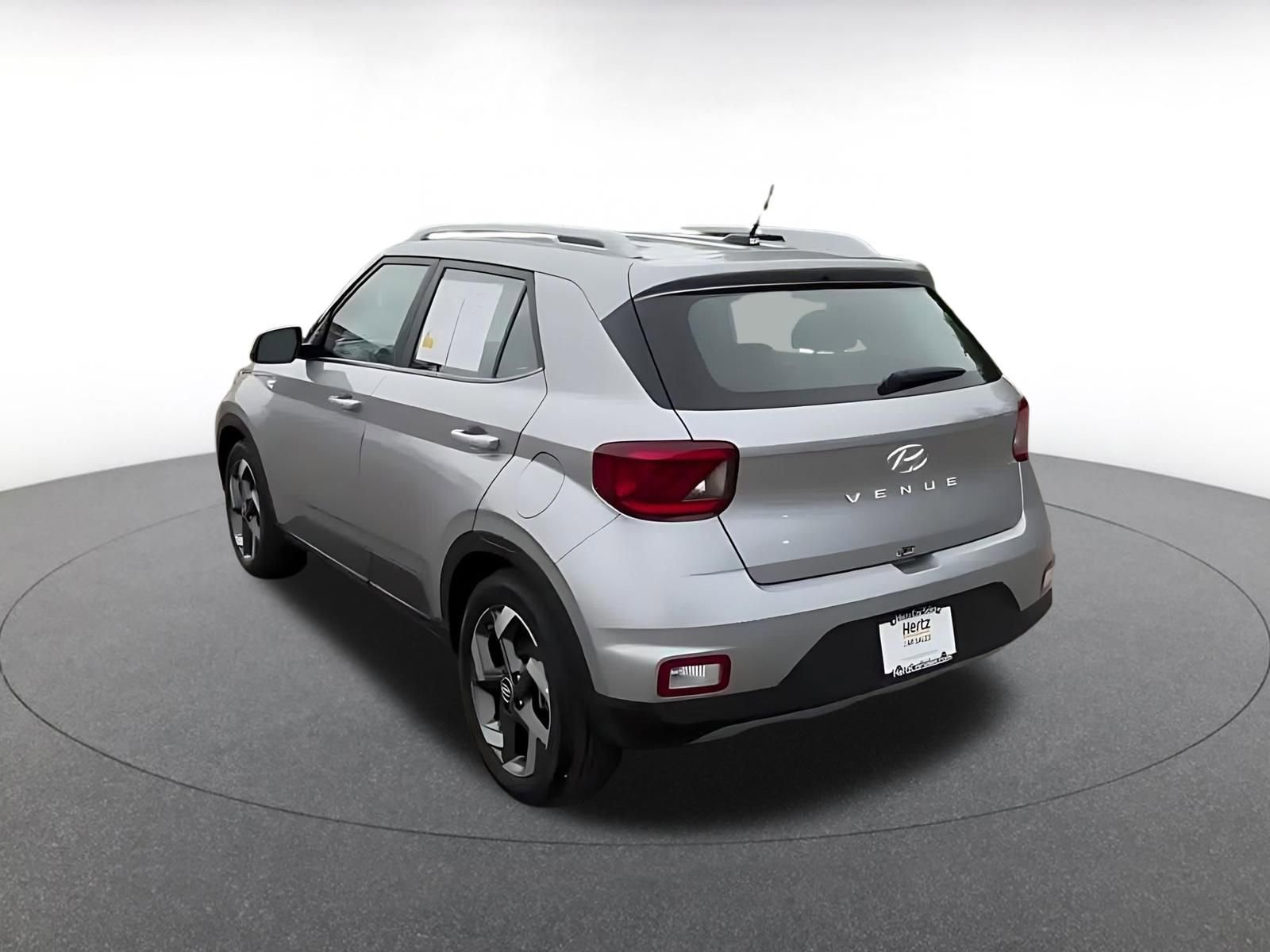 Used 2025 Hyundai Venue SEL FWD image 11
