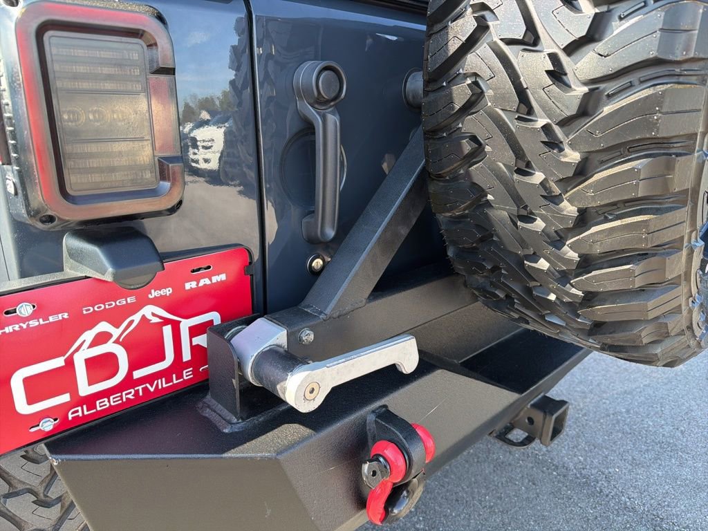 Used 2016 Jeep Wrangler Unlimited Rubicon w/ Connectivity Group image 16