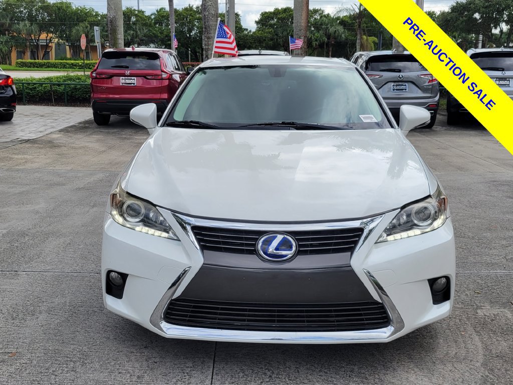 Used 2017 Lexus CT 200h w/ Seat Comfort Package FWD image 2